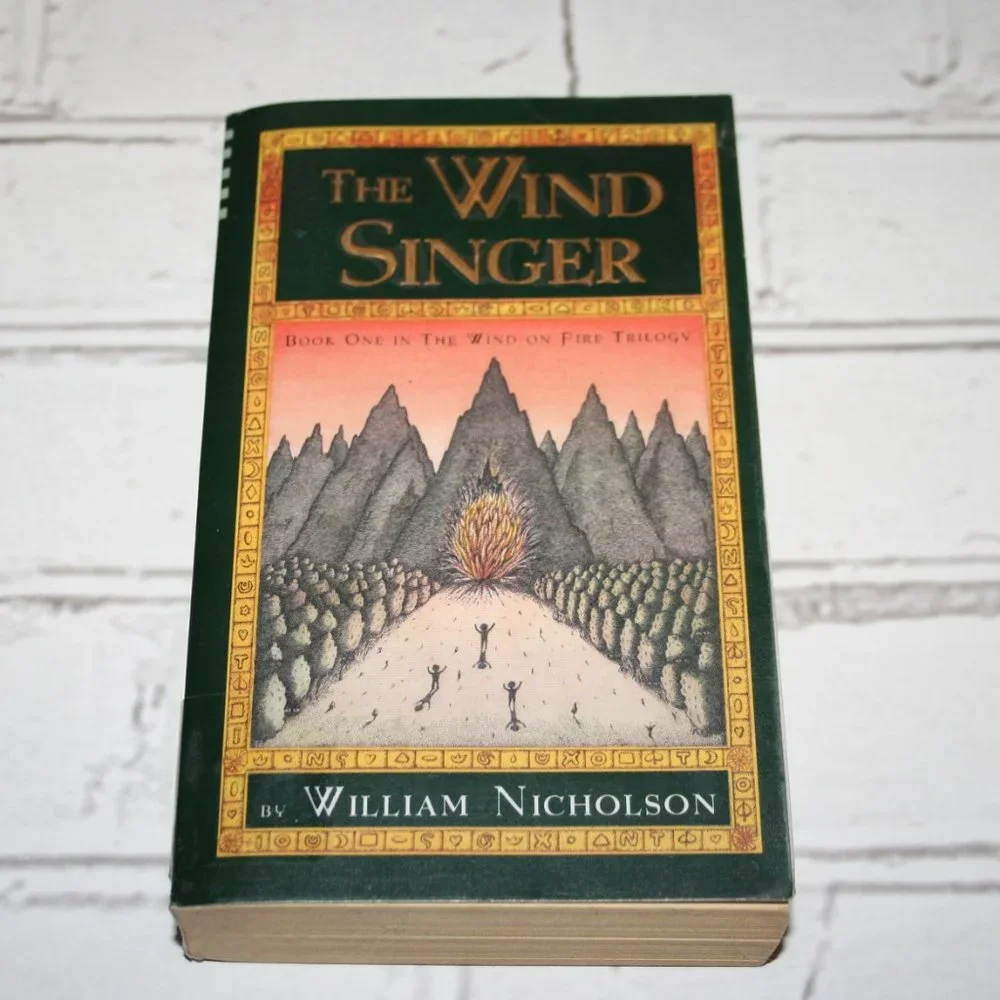 Paperback book 2000 The Wind Singer (bg)